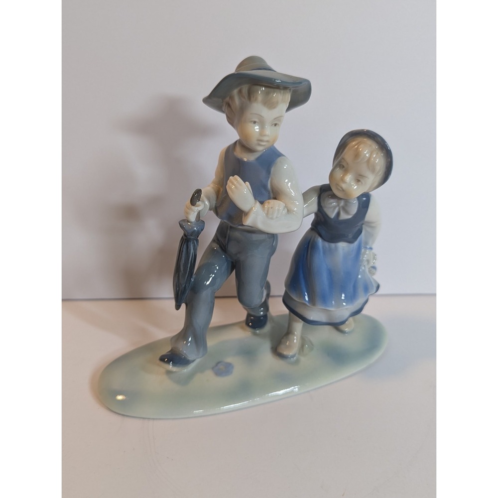 Vintage East German Dresden 6.5" x 7‎ ", Porcelain Figurine, excellent condition